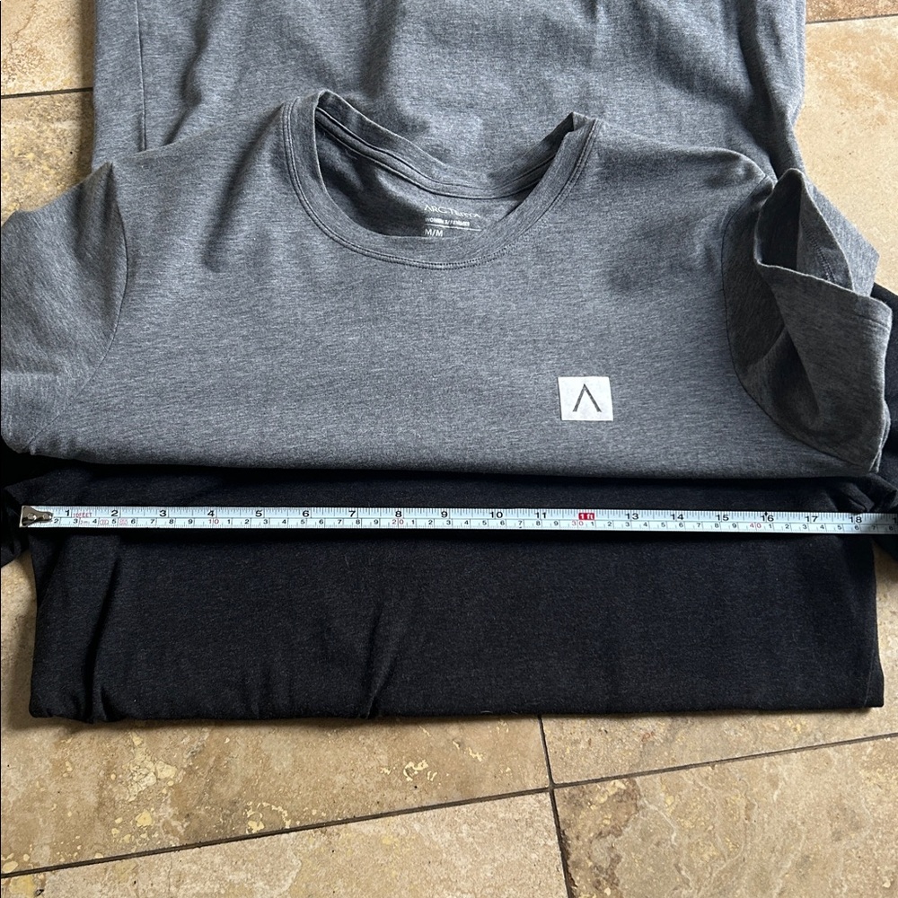 2 Arc’teryx Women’s Tee Shirts Size Medium - Picture 6 of 11